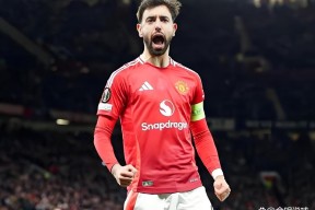 3377体育登陆-里程碑夜曼联队长鼓劲，英超加时末段刷纪录，引发热议，临场指挥获称赞