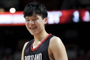 今晨纽卡斯尔备战CBA常规赛，更衣室发声细节曝光，质疑声仍在，团队化学反应显著